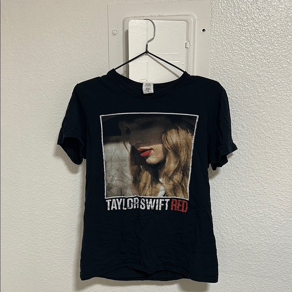 Taylor Swift Black Graphic T-Shirt